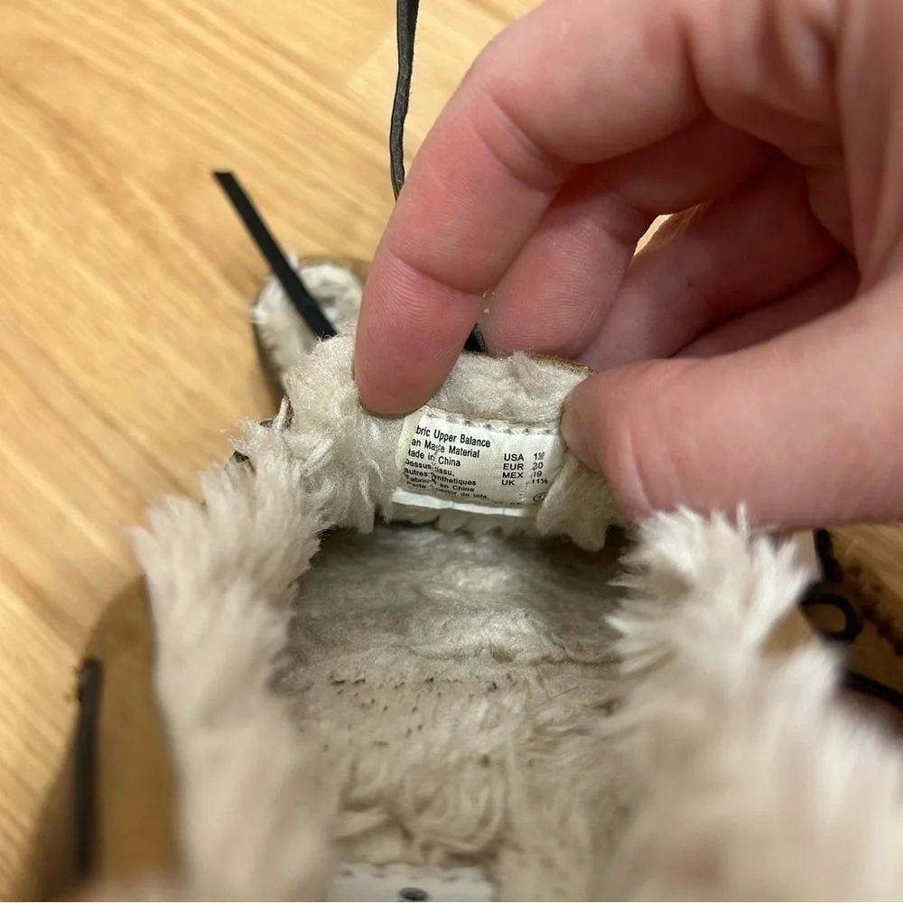 Airwalk Faux Fur Lined Moccasin Slippers Sz 12 Kids Toddler Tan